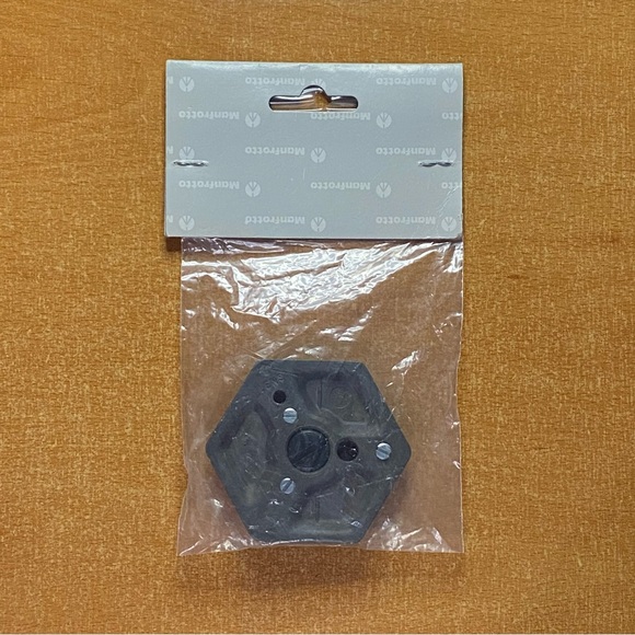 Manfrotto 130-14 Hexagonal Quick Release Plate with 1/4"-20 Screw - Picture 3 of 4